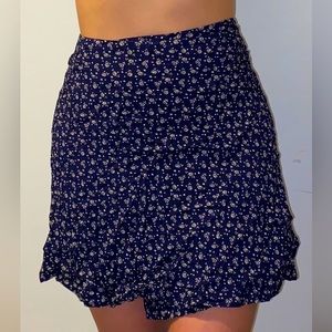 Never worn Brandy Melville dark blue/cream waist tie floral flowy skirt size S